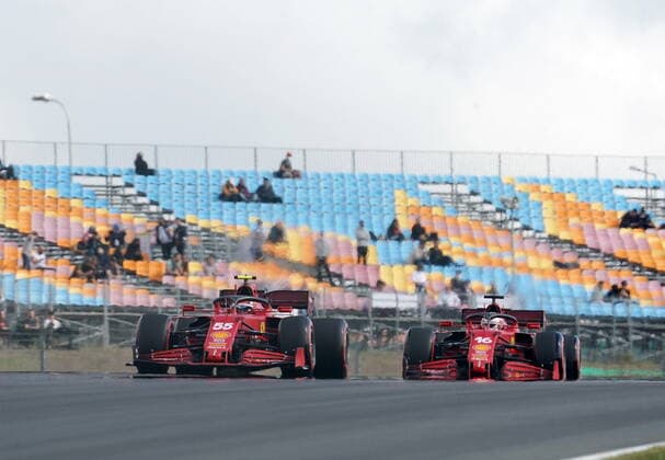 Formula 1 Turkish Grand Prix 2021 08.10.2021, Istanbul Park Circuit, Istanbul, Formula 1 Turkish Grand Prix 2021 ,im Bild Carlos Sainz Jr. (ESP 55), Scuderia Ferrari Mission Winnow, Charles Leclerc (MCO 16), Scuderia Ferrari Mission Winnow