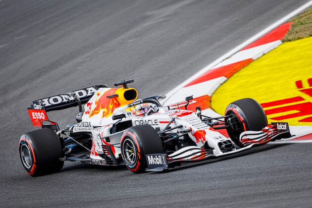33 VERSTAPPEN Max (nld), Red Bull Racing Honda RB16B, action during the Formula 1 Rolex Turkish Grand Prix 2021, 16th round of the 2021 FIA Formula One World Championship, WM, Weltmeisterschaft from October 8 to 10, 2021 on the Istanbul Park, in Tuzla, Turkey - F1 - TURKISH GRAND PRIX 2021 DPPI Panoramic  00121033__F2_9561