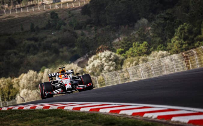 33 VERSTAPPEN Max (nld), Red Bull Racing Honda RB16B, action during the Formula 1 Rolex Turkish Grand Prix 2021, 16th round of the 2021 FIA Formula One World Championship, WM, Weltmeisterschaft from October 8 to 10, 2021 on the Istanbul Park, in Tuzla, Turkey - F1 - TURKISH GRAND PRIX 2021 DPPI Panoramic  00121033__F2_9719