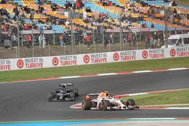 Formula 1 Turkish Grand Prix 2021 08.10.2021, Istanbul Park Circuit, Istanbul, Formula 1 Turkish Grand Prix 2021 ,im Bild Sergio Perez (MEX 11), Red Bull Racing Honda, Pierre Gasly (FRA 10), Scuderia AlphaTauri Honda