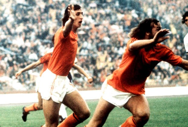 Netherlands legends Johan Cruyff and Johan Neeskens during the 1974 FIFA World Cup, WM, Weltmeisterschaft, Fussball , Johan Cruyff, Johan Neeskens Parkstadion, Gelsenkirchen, Germany, Ref:VM FWC74 003 Johan Cruyff Netherlands 2.jpg, FIFA World Cup, Netherlands, East Germany, Germany, 1974, Parkstadion, Gelsenkirchen, football, soccer, legend, Holland, Johan Neeskens Copyright: xVarleyxMediaxx