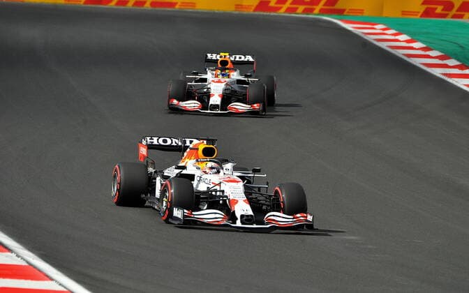 Formula 1 Turkish Grand Prix 2021 08.10.2021, Istanbul Park Circuit, Istanbul, Formula 1 Turkish Grand Prix 2021 ,im Bild Max Verstappen (NEL 33), Red Bull Racing Honda, Sergio Perez (MEX 11), Red Bull Racing Honda