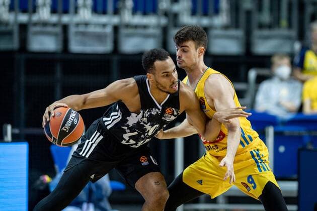 Basketball Berlin 08.10.2021 Saison 2021 2022 EuroLeague Regular Season Alba Berlin - LDLC ASVEL Villeurbanne Elie Okobo (Villeurbanne, No.00) Jonas Mattisseck (Alba Berlin, No.09)