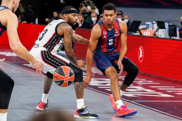 Baskonia s Wade Baldwin (R) in action against Armani Milan s Malcolm Delaney (L) during a Euroleague basketball match between Baskonia and Armani Milan at Fernando Buesa sports center in Vitoria, Basque Country, northern Spain, 08 October 2021. Baskonia vs Armani Milan !ACHTUNG: NUR REDAKTIONELLE NUTZUNG!  Copyright: xDavidxAguilarx(es-ES)x GRAF8657 20211008-3dd4b059ec49acd88ab7100dc2215e9f5c06ae15