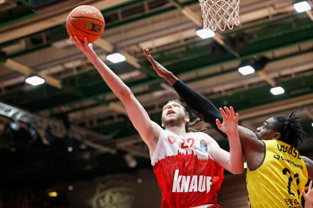 08.10.2021, Basketball, BBL Hauptrunde 2021 - 2022, 3. Spieltag, s.Oliver Wuerzburg - EWE Baskets Oldenburg, GER, Wuerzburg, s.Oliver Arena Bild: v. li. Craig Moller (s.Oliver Wuerzburg) und Tai Odiase (EWE Baskets Oldenburg) Copyright: HMBxMedia xHeikoxBecker