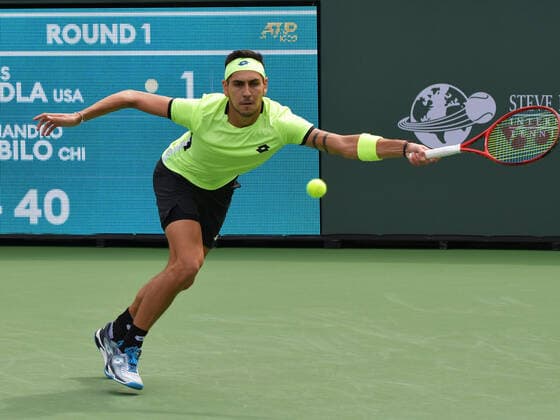 INDIAN WELLS, CA - OCTOBER 08: Alejandro Tabilo (CHI) stretching for a wide forehand during his men s singles match at the BNP Paribas Open on October 08, 2021, at the Indian Wells Tennis Garden in Indian Wells, CA. (Photo by Cynthia Lum Icon Sportswire) TENNIS: OCT 08 BNP Paribas Open Icon250211008477