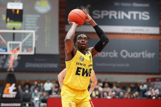 08.10.2021, Basketball, BBL Hauptrunde 2021 - 2022, 3. Spieltag, s.Oliver Wuerzburg - EWE Baskets Oldenburg, GER, Wuerzburg, s.Oliver Arena Bild: Tai Odiase (EWE Baskets Oldenburg) Copyright: HMBxMedia xHeikoxBecker