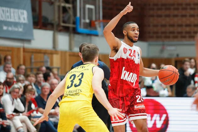 08.10.2021, Basketball, BBL Hauptrunde 2021 - 2022, 3. Spieltag, s.Oliver Wuerzburg - EWE Baskets Oldenburg, GER, Wuerzburg, s.Oliver Arena Bild: Cameron Hunt (s.Oliver Wuerzburg) Copyright: HMBxMedia xHeikoxBecker