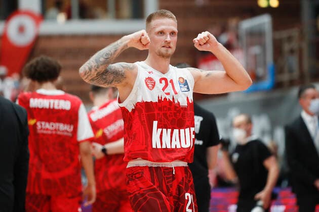 08.10.2021, Basketball, BBL Hauptrunde 2021 - 2022, 3. Spieltag, s.Oliver Wuerzburg - EWE Baskets Oldenburg, GER, Wuerzburg, s.Oliver Arena Bild: v. li. Copyright: HMBxMedia xHeikoxBecker