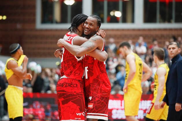 08.10.2021, Basketball, BBL Hauptrunde 2021 - 2022, 3. Spieltag, s.Oliver Wuerzburg - EWE Baskets Oldenburg, GER, Wuerzburg, s.Oliver Arena Bild: v. li. Copyright: HMBxMedia xHeikoxBecker