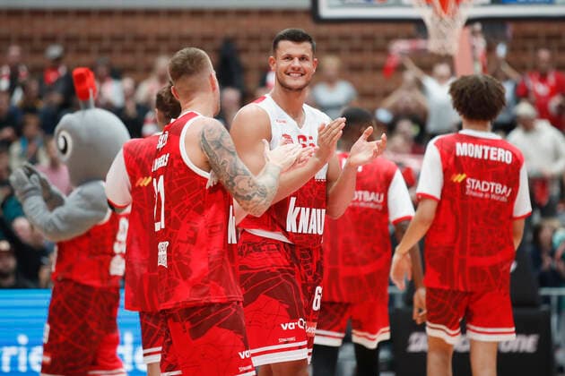 08.10.2021, Basketball, BBL Hauptrunde 2021 - 2022, 3. Spieltag, s.Oliver Wuerzburg - EWE Baskets Oldenburg, GER, Wuerzburg, s.Oliver Arena Bild: v. li. Copyright: HMBxMedia xHeikoxBecker