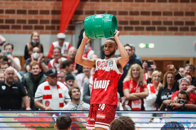 08.10.2021, Basketball, BBL Hauptrunde 2021 - 2022, 3. Spieltag, s.Oliver Wuerzburg - EWE Baskets Oldenburg, GER, Wuerzburg, s.Oliver Arena Bild: v. li. Copyright: HMBxMedia xHeikoxBecker