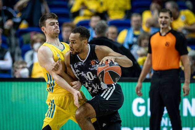Basketball Berlin 08.10.2021 Saison 2021 2022 EuroLeague Regular Season Alba Berlin - LDLC ASVEL Villeurbanne Elie Okobo (Villeurbanne, No.00) Jonas Mattisseck (Alba Berlin, No.09)