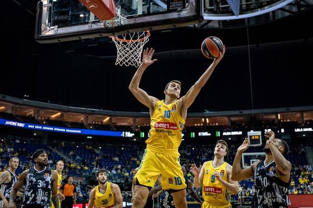 Basketball Berlin 08.10.2021 Saison 2021 2022 EuroLeague Regular Season Alba Berlin - LDLC ASVEL Villeurbanne Tim Schneider (Alba Berlin, No.10)