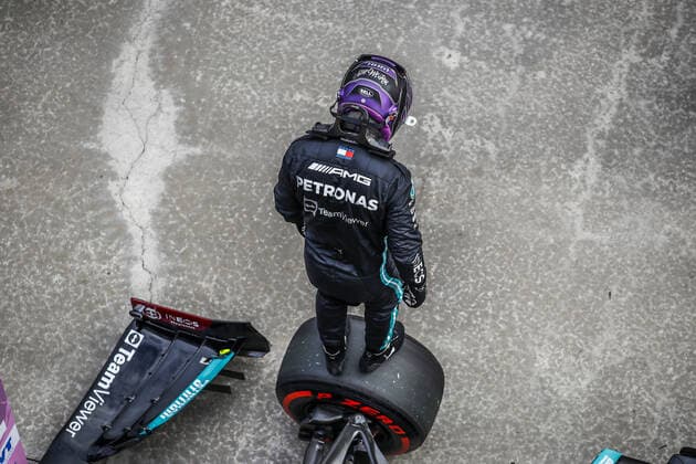 HAMILTON Lewis (gbr), Mercedes AMG F1 GP W12 E Performance, portrait, celebrating his pole position during the Formula 1 Rolex Turkish Grand Prix 2021, 16th round of the 2021 FIA Formula One World Championship, WM, Weltmeisterschaft from October 8 to 10, 2021 on the Istanbul Park, in Tuzla, Turkey - F1 - TURKISH GRAND PRIX 2021 DPPI Panoramic  _B2_9521
