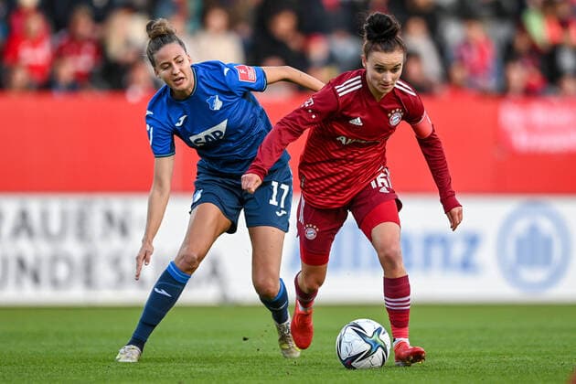 Bilder des Jahres 2021, Sport 10 Oktober Sport Themen der Woche KW40 Sport Bilder des Tages v.li.: Franziska Harsch (TSG, 17) Lina Maria Magull (FC Bayern München, FCB, 16) im Zweikampf, Duell, duel, tackle, Dynamik, Action, Aktion, 09.10.2021, München (Deutschland), Fussball, Flyeralarm Frauen-Bundesliga, FC Bayern München - TSG 1899 Hoffenheim, DFB DFL REGULATIONS PROHIBIT ANY USE OF PHOTOGRAPHS AS IMAGE SEQUENCES AND OR QUASI-VIDEO. *** f li Franziska Harsch TSG, 17 Lina Maria Magull FC Bayern München, FCB, 16 in duel, duel, tackle, dynamic, action, action, 09 10 2021, Munich Germany , Football, Flyeralarm Frauen Bundesliga, FC Bayern München TSG 1899 Hoffenheim, DFB DFL REGULATIONS PROHIBIT ANY USE OF PHOTOGRAPHS AS IMAGE SEQUENCES AND OR QUASI VIDEO xslx