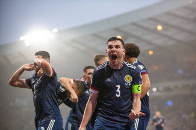 Scotland v Israel FIFA World Cup, WM, Weltmeisterschaft, Fussball Qualifier 09-10-2021. GOAL 1-1 Scotland?s John McGinn scores a goal 1-1 and celebrates, celebration during the FIFA World Cup Qualifier match between Scotland and Israel at Hampden Park, Glasgow, United Kingdom on 9 October 2021. Editorial use only , Copyright: xStephenxDobsonx PSI-13805-0010