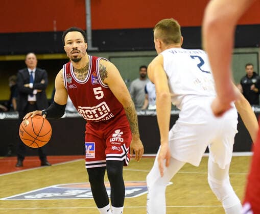 Kyan Anderson 3. Spieltag, Basketball Bundesliga, Basketball Saison 2021 2022, Deutschland, easyCredit BBL, Germany, Giessen 46ers, giessen rot, Herren, Jobstairs GIESSEN 46ers - MLP Academics Heidelberg, Männer, Heidelberg in weiß