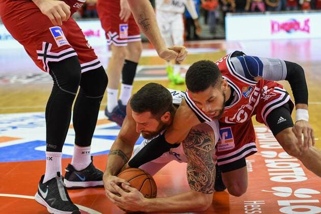 Kendale McCullum, John Bryant, Phillip Heyden 3. Spieltag, Basketball Bundesliga, Basketball Saison 2021 2022, Deutschland, easyCredit BBL, Germany, Giessen 46ers, giessen rot, Herren, Jobstairs GIESSEN 46ers - MLP Academics Heidelberg, Männer, Heidelberg in weiß