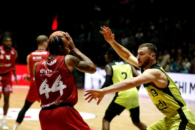 09.10.2021, easyCredit Basketball Bundesliga, BBL, Saison 2021 2022, Herren, Chemnitz Niners - Medi Bayreuth Darion Atkins, Niners Chemnitz, Martynas Sajus, Medi Bayreuth Chemnitz Messe Chemnitz Sachsen Germany