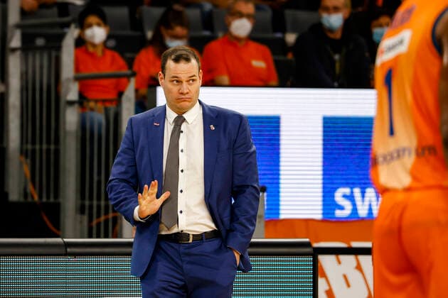 Headcoach Johan Roijakkers (Brose Bamberg) ratiopharm Ulm - Brose Bamberg, easyCredit Basketball Bundesliga, Saison 2021-2022, 3. Spieltag, Ulm, Germany, 09.10.2021, Copyright: DanielxLöb
