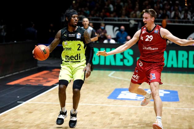 09.10.2021, easyCredit Basketball Bundesliga, BBL, Saison 2021 2022, Herren, Chemnitz Niners - Medi Bayreuth Sacar Anim, Medi Bayreuth, Mindaugas Susinskas, Niners Chemnitz Chemnitz Messe Chemnitz Sachsen Germany