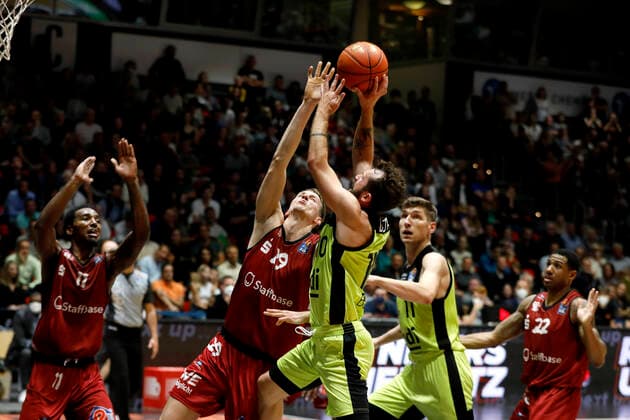 09.10.2021, easyCredit Basketball Bundesliga, BBL, Saison 2021 2022, Herren, Chemnitz Niners - Medi Bayreuth Bastian Doreth, Medi Bayreuth Chemnitz Messe Chemnitz Sachsen Germany
