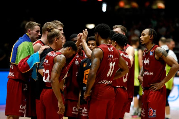 09.10.2021, easyCredit Basketball Bundesliga, BBL, Saison 2021 2022, Herren, Chemnitz Niners - Medi Bayreuth Niners Chemnitz enttäuscht nach dem verlorenem Spiel Chemnitz Messe Chemnitz Sachsen Germany