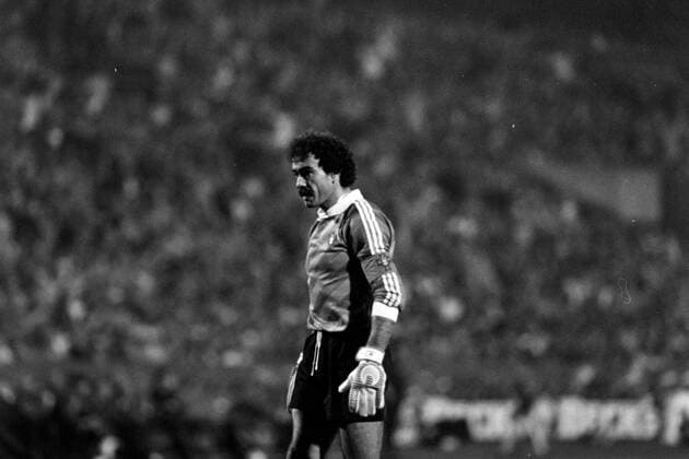 16.10.85 Deutschland - Portugal Deutschland, Stuttgart, 16.10.1985, Fussball, WM Qualifikation, DFB Deutschland - Portugal (0:1): Manuel Bento (Portugal). *** 16 10 85 Germany Portugal Germany, Stuttgart, 16 10 1985, Football, World Cup Qualification, DFB Germany Portugal 0 1 Manuel Bento Portugal