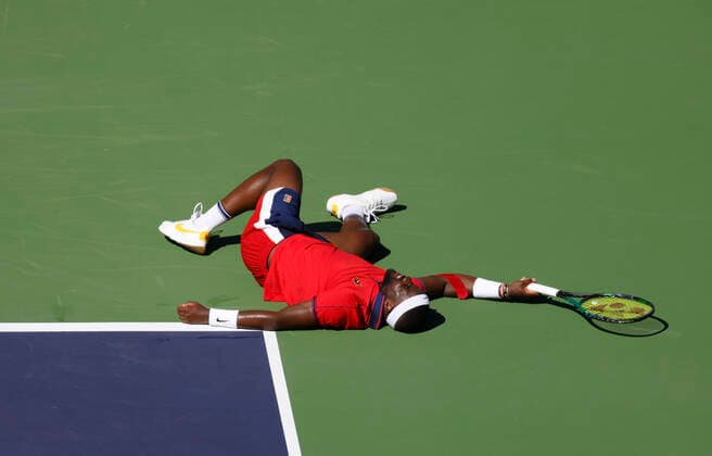 October 09, 2021 Francis Tiafoe falls to the ground after tripping against Sebastian Korda during the 2021 BNP Paribas Open at Indian Wells Tennis Garden in Indian Wells, California. Mandatory Photo Credit : CSM Indian Wells United States of America - ZUMAc04_ 20211009_zaf_c04_373 Copyright: xCharlesxBausx