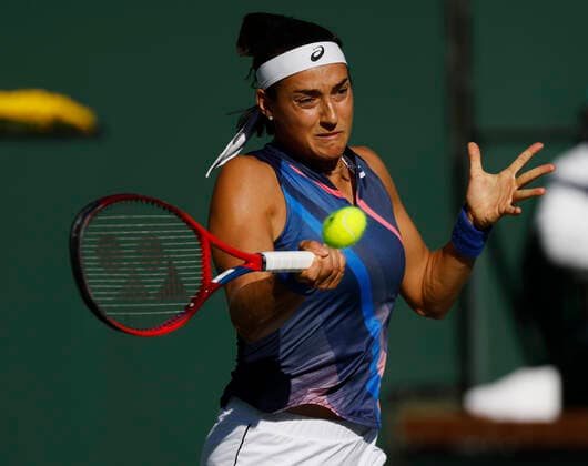 October 09, 2021 Caroline Garcia of France returns a shot against Cori Coco Gauff during the 2021 BNP Paribas Open at Indian Wells Tennis Garden in Indian Wells, California. Mandatory Photo Credit : CSM Indian Wells United States of America - ZUMAc04_ 20211009_zaf_c04_461 Copyright: xCharlesxBausx