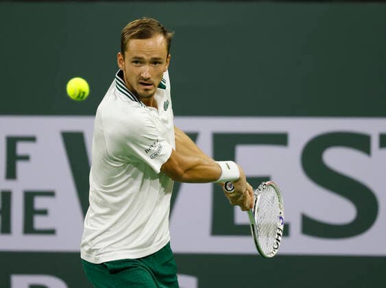 October 09, 2021 Daniil Medvedev of Russia returns a shot against Mackenzie McDonald during the 2021 BNP Paribas Open at Indian Wells Tennis Garden in Indian Wells, California. Mandatory Photo Credit : CSM Indian Wells United States of America - ZUMAc04_ 20211009_zaf_c04_563 Copyright: xCharlesxBausx