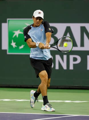 October 09, 2021 Mackenzie McDonald returns a shot against Daniil Medvedev of Russia during the 2021 BNP Paribas Open at Indian Wells Tennis Garden in Indian Wells, California. Mandatory Photo Credit : CSM Indian Wells United States of America - ZUMAc04_ 20211009_zaf_c04_571 Copyright: xCharlesxBausx