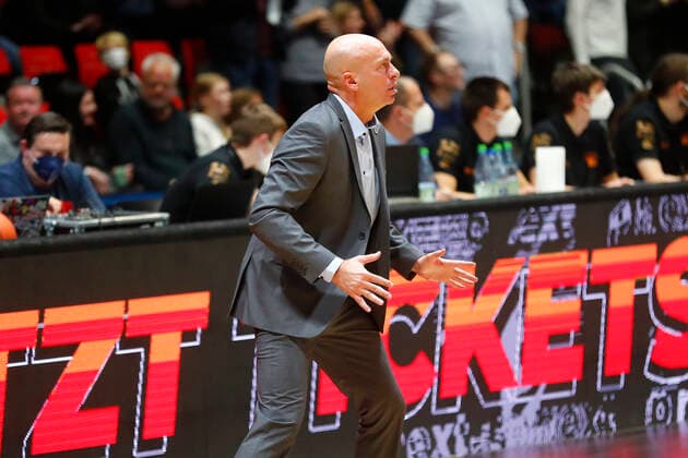 3. Spieltag der easyCredit BBL Basketball Bundesliga in der Messe Chemnitz Saison 2021-2022 NINERS Chemnitz gegen Medi Bayreuth Rodrigo Pastore (NINERS Chemnitz) Trainer