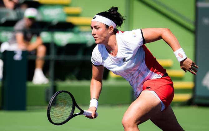 October 9, 2021, INDIAN WELS, UNITED STATES: Ons Jabeur of Tunisia in action during the second round at the 2021 BNP Paribas Open WTA, Tennis Damen 1000 tennis tournament against Anastasija Sevastova of Latvia INDIAN WELS UNITED STATES - ZUMAa181 20211009_zaa_a181_178 Copyright: xRobxPrangex