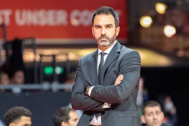 Headcoach Jesus Ramirez (Loewen Braunschweig), FC Bayern Basketball vs. Loewen Braunschweig, easyCredit BBL, 10.10.2021 Muenchen Bayern Deutschland