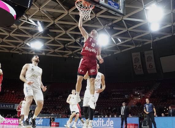 Bayerns 10 Ognien JARAMAZ. Basketball, FC Bayern Muenchen - Loewen Braunschweig, BBL-Hauptrunde, Saison 2021-2022, am 10.10.2021 in Muenchen, A U D I D O M E, Deutschland. Quelle Copyright Credit : Oryk HAIST