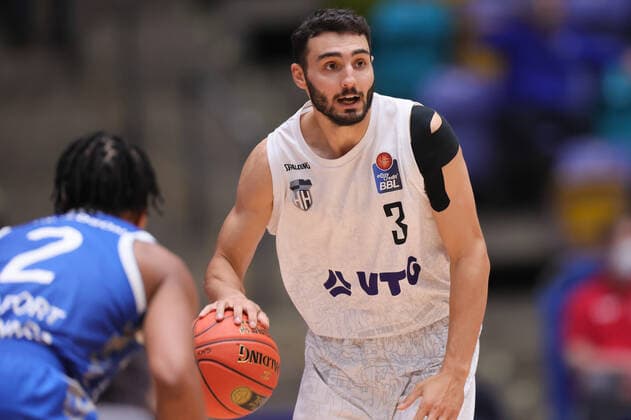 Fraport Skyliners - Hamburg Towers, easyCredit-BBL Max Dileo (Hamburg Towers, 3). Basketball-Spiel des easyCredit BBL zwischen den Fraport Skyliners und den Hamburg Towers am 10. Oktober 2021 in der Fraport-Arena in Frankfurt am Main., Frankfurt am Main Hessen Deutschland Fraport-Arena