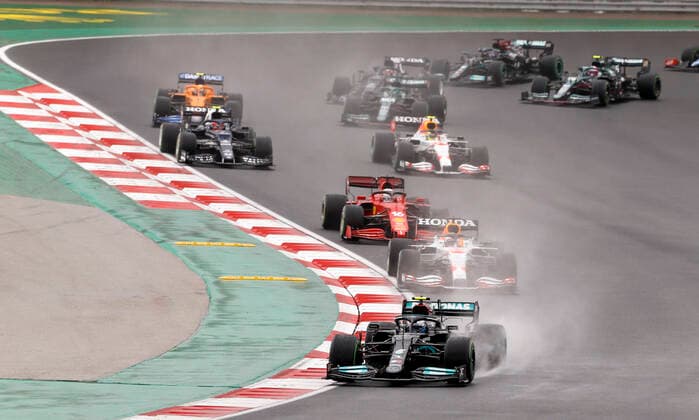 Start, 77 Valtteri Bottas (FIN, Mercedes-AMG Petronas F1 Team), 33 Max Verstappen (NED, Red Bull Racing), 16 Charles Leclerc (MON, Scuderia Ferrari Mission Winnow), F1 Grand Prix of Turkey at Intercity Istanbul Park on October 10, 2021 in Istanbul, Turkey. (Photo by HOCH ZWEI) Istanbul Turkey