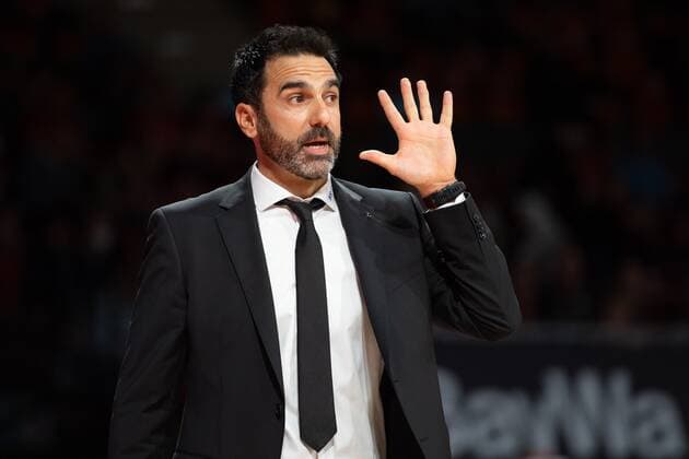 Headcoach Jesus Ramirez (Loewen Braunschweig), FC Bayern Basketball vs. Loewen Braunschweig, easyCredit BBL, 10.10.2021 Muenchen Bayern Deutschland