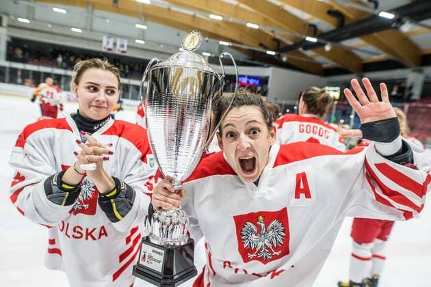 Bilder des Jahres 2021, Sport 10 Oktober Sport Themen der Woche KW40 Sport Bilder des Tages BYTOM 10.10.2021 HOKEJ NA LODZIE KOBIET TURNIEJ PRE-ELIMINACJI DO IGRZYSK OLIMPIJSKICH 2020 OLYMPIC WOMENS Ice hockey, Eishockey PRE-QUALIFICATION POLAND POLSKA - HOLANDIA POLAND - NETHERLAND NETHERLANDS RADOSC POLSKA AWANS JULIA ZIELINSKA EWELINA CZARNECKA FOT. MICHAL CHWIEDUK FOKUSMEDIA.COM.PL NEWSPIX.PL --- Newspix.pl  211009POL-NED107