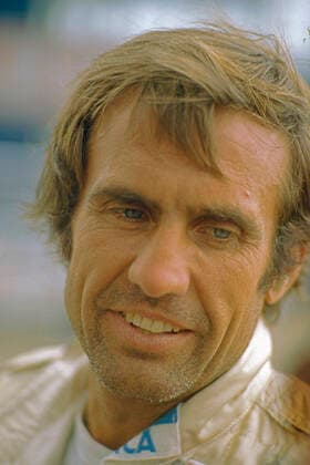 Carlos Reutemann geboren 12.0.1942 in Santa FE Argentinien gestorben 07.07.1921 in Santa Fe Argentinien war ein erolgreicher Autorennfahrer in der Formel 1 für Teams wie Brabham + Ferrari + Lotus + Williams er war 1981 Vizeweltmeister und nach seiner Sportkarriere Goerneur und Senator in Santa Fe *** Carlos Reutemann born 12 0 1942 in Santa FE Argentina died 07 07 1921 in Santa Fe Argentina was a successful car racer in Formula 1 for teams like Brabham Ferrari Lotus Williams he was vice world champion in 1981 and after his sports career Goerneur and Senator in Santa Fe