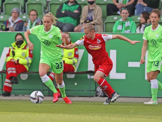 VfL-Frauen vs Köln Fußball, Frauen, Saison 21 22, Flyeralarm Bundesliga, 5. Spieltag, VfL Wolfsburg vs 1. FC Köln, Bild zeigt: Turid Knaak (vfL, 33) Wolfsburg