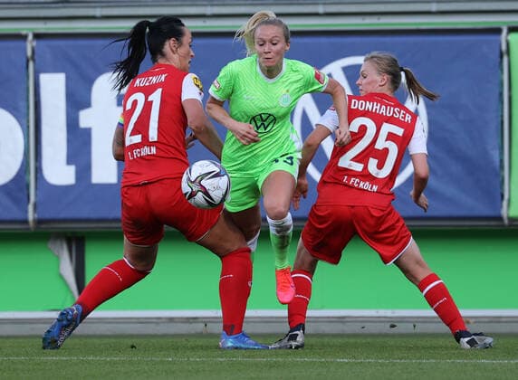 VfL-Frauen vs Köln Fußball, Frauen, Saison 21 22, Flyeralarm Bundesliga, 5. Spieltag, VfL Wolfsburg vs 1. FC Köln, Bild zeigt: Turid Knaak (VfL, 33) Wolfsburg