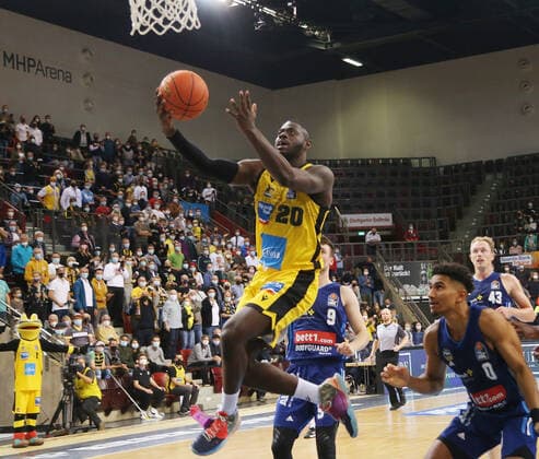 Rawle Alkins (Riesen) . MHP Riesen Ludwigsburg vs.Alba Berlin . Basketball-Bundesliga 2021-2022. Ludwigsburg , GER, 10.10.2021,