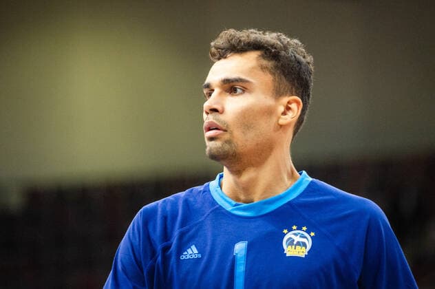 Oscar Da Silva (ALBA Berlin 1) vor dem BBL-Spiel: MHP Riesen Ludwigsburg - ALBA Berlin am 10.10.2021 in Ludwigsburg (MHPArena) Deutschland Ludwigsburg. 10.10.21 Basketball , 10.10.2021, Ludwigsburg (Deutschland)
