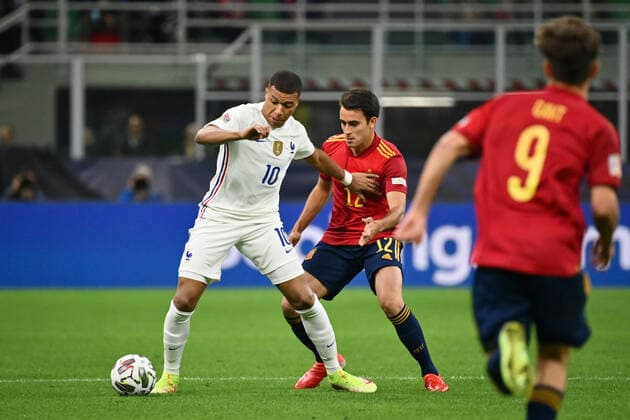 Photo LaPresse - Massimo Paolone October, 10 2021 Milan, Italy soccer Spain vs France - Nations League Final Season 2020 2021 - San Siro Stadium of Milan. In the pic: Kylian Mbappe (France) competes for the ball with Eric Garcia (Spain)  Copyright: xMassimoxPaolone LaPressex