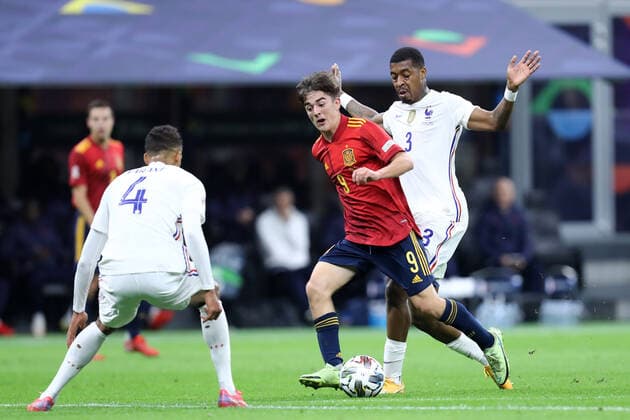Spain - France Pablo Gavi of Spain controls the ball during the Uefa Nations League final match between Spain and France at Stadio Giuseppe Meazza on October 10, 2021 in Milan, Italy. Milano Stadio Giuseppe Meazza Italy Copyright: xMarcoxCanonierox