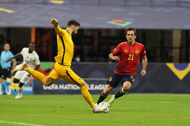 Mandatory Credit: Photo by Fabrizio Carabelli LiveMedia Shutterstock (12532157s) Hugo Lloris of France and Mikel Oyarzabal of Spain in action football UEFA Nations League match Final - Spain vs France, Milan, Italy - 10 Oct 2021 football UEFA Nations League match Final - Spain vs France, Milan, Italy - 10 Oct 2021  Copyright: xFabrizioxCarabelli LiveMedia Shutterstockx 12532157s