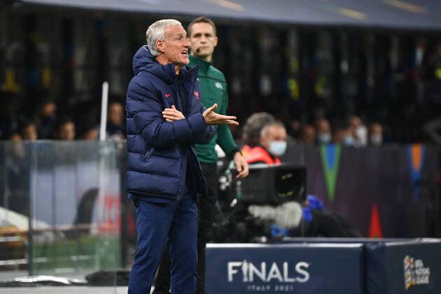 Photo LaPresse - Massimo Paolone October, 10 2021 Milan, Italy soccer Spain vs France - Nations League Final Season 2020 2021 - San Siro Stadium of Milan. In the pic: Didier Deschamps (France) shouts instructions to his players  Copyright: xMassimoxPaolone LaPressex